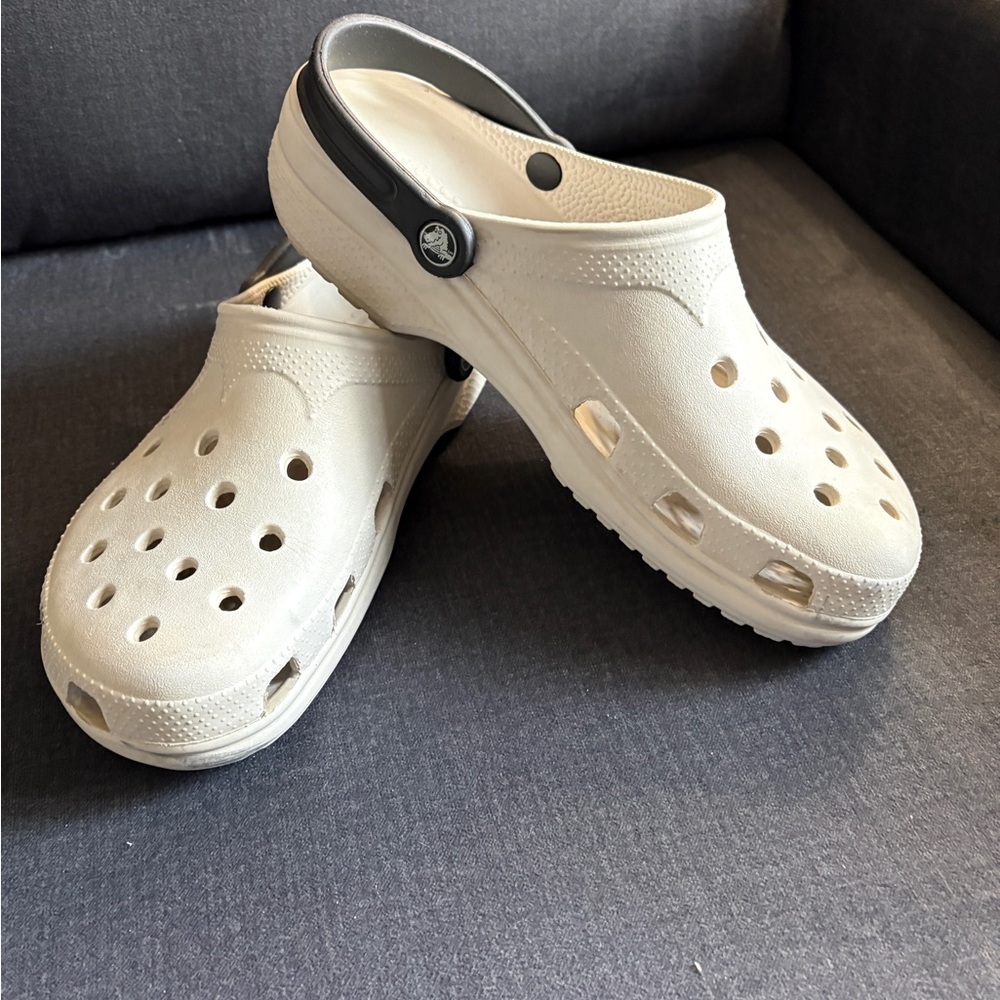 CROCS Stylish Unisex Cream Clogs with Black Strap W12/M10